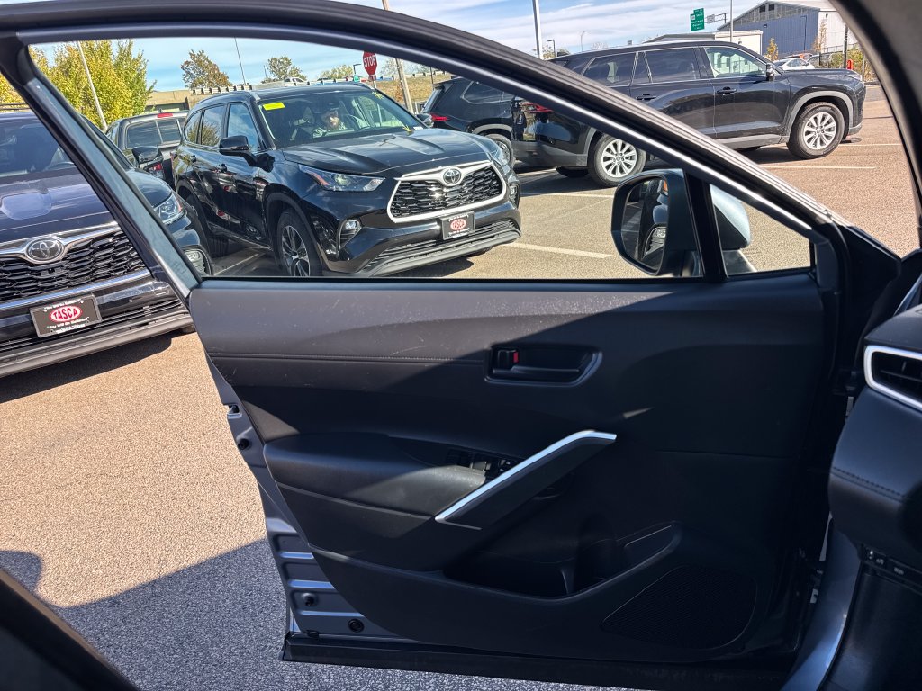 Used 2022 Toyota Corolla Cross LE w/ Moonroof Package AWD/4WD image 36