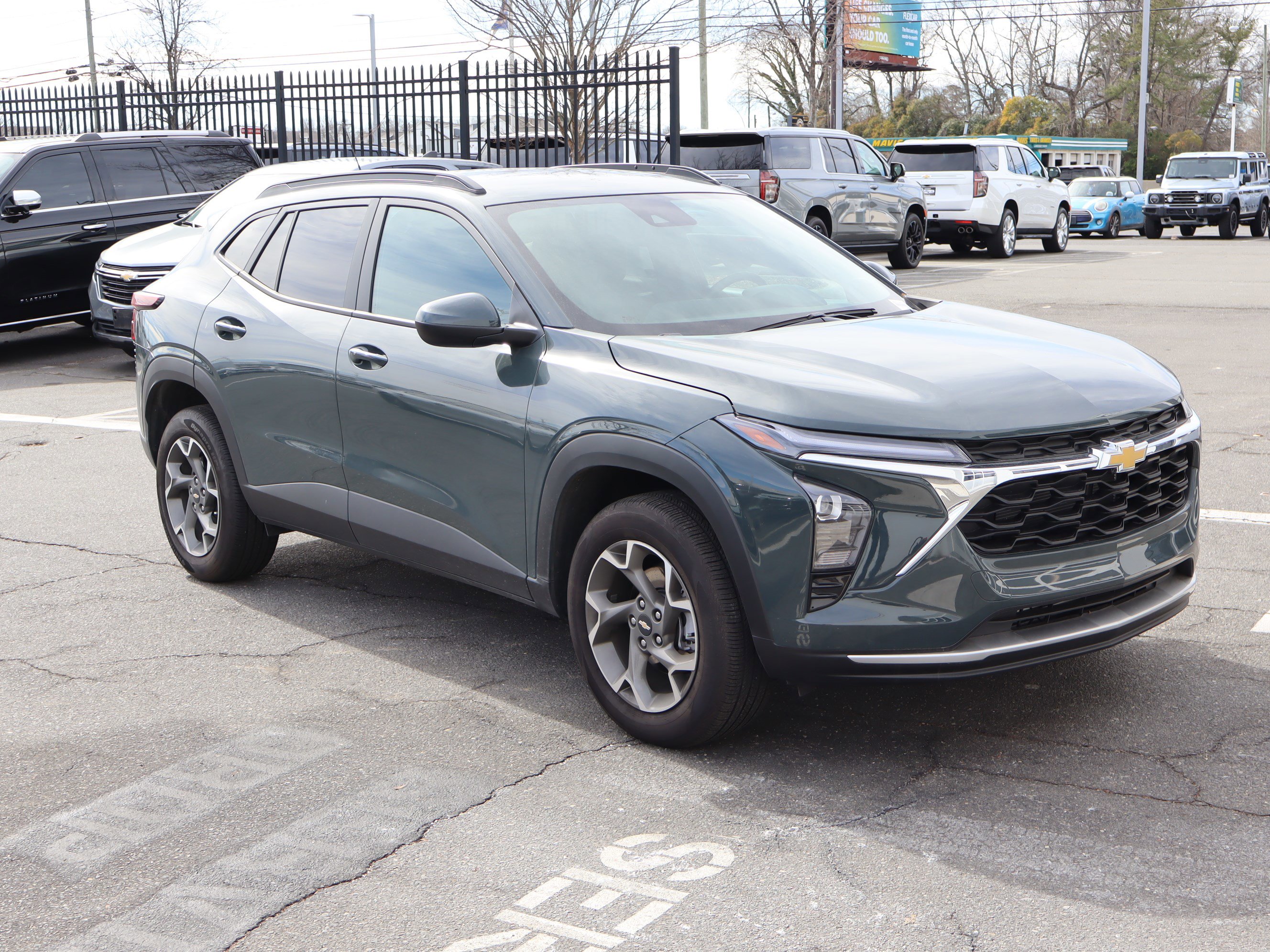 Used 2025 Chevrolet Trax LT w/ Driver Confidence Package image 14