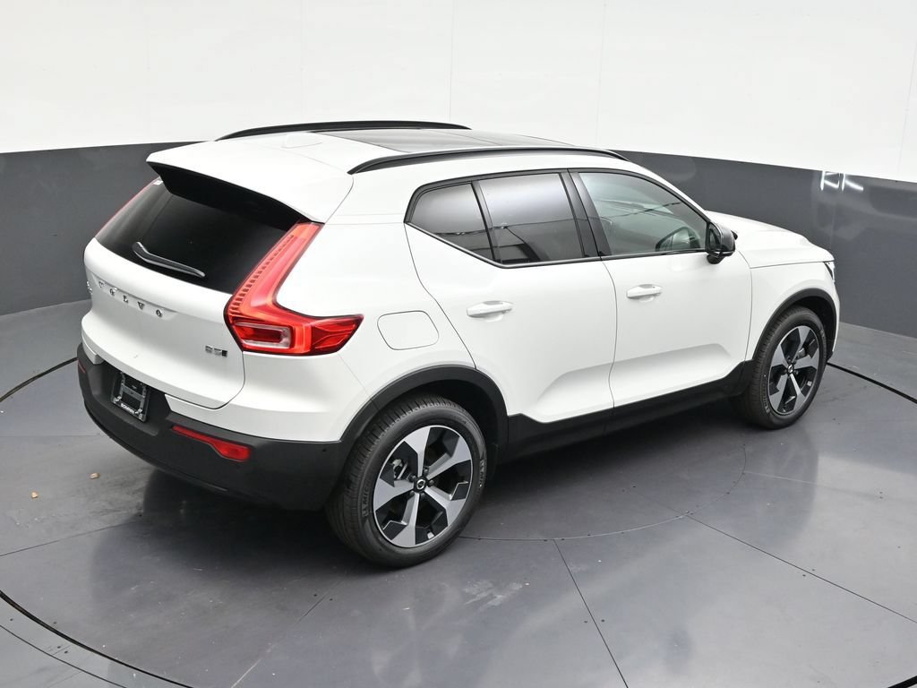 New 2026 Volvo XC40 B5 Plus w/ Climate Package AWD/4WD image 18