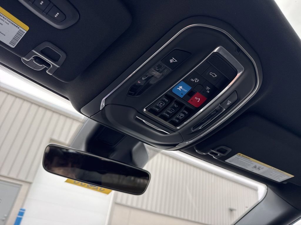 New 2025 Jeep Grand Cherokee Limited image 18