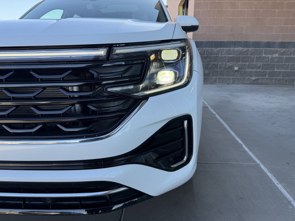 Used 2024 Volkswagen Atlas Cross Sport SEL R-Line image 11