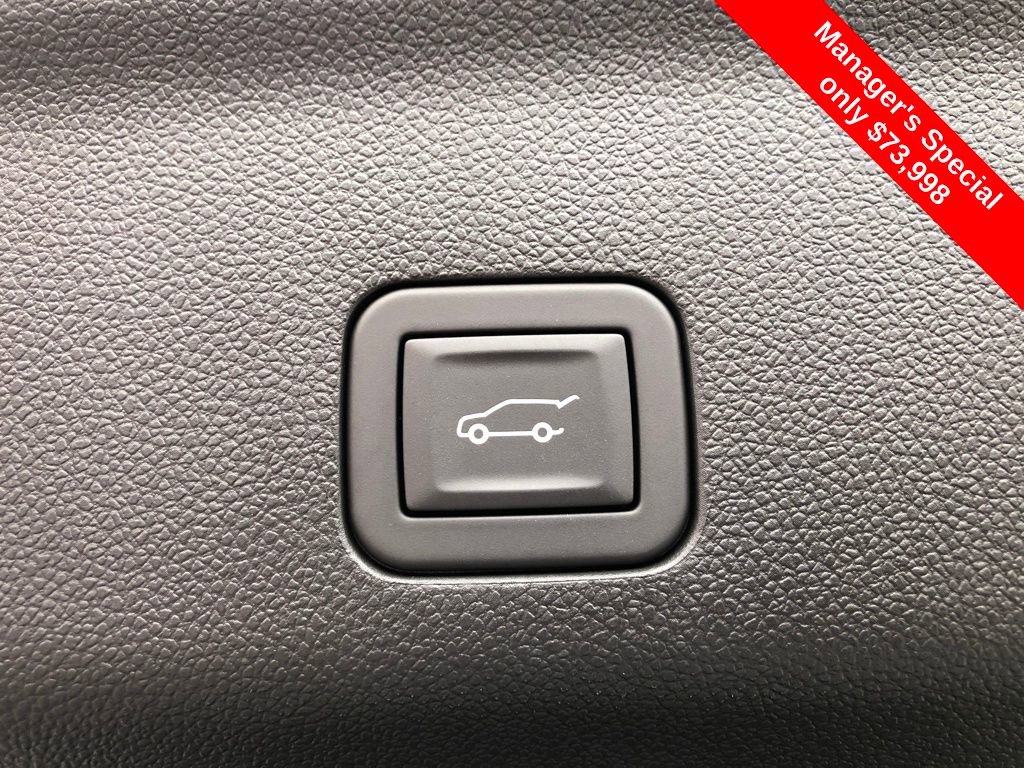 Used 2025 Chevrolet Suburban Premier AWD/4WD image 8