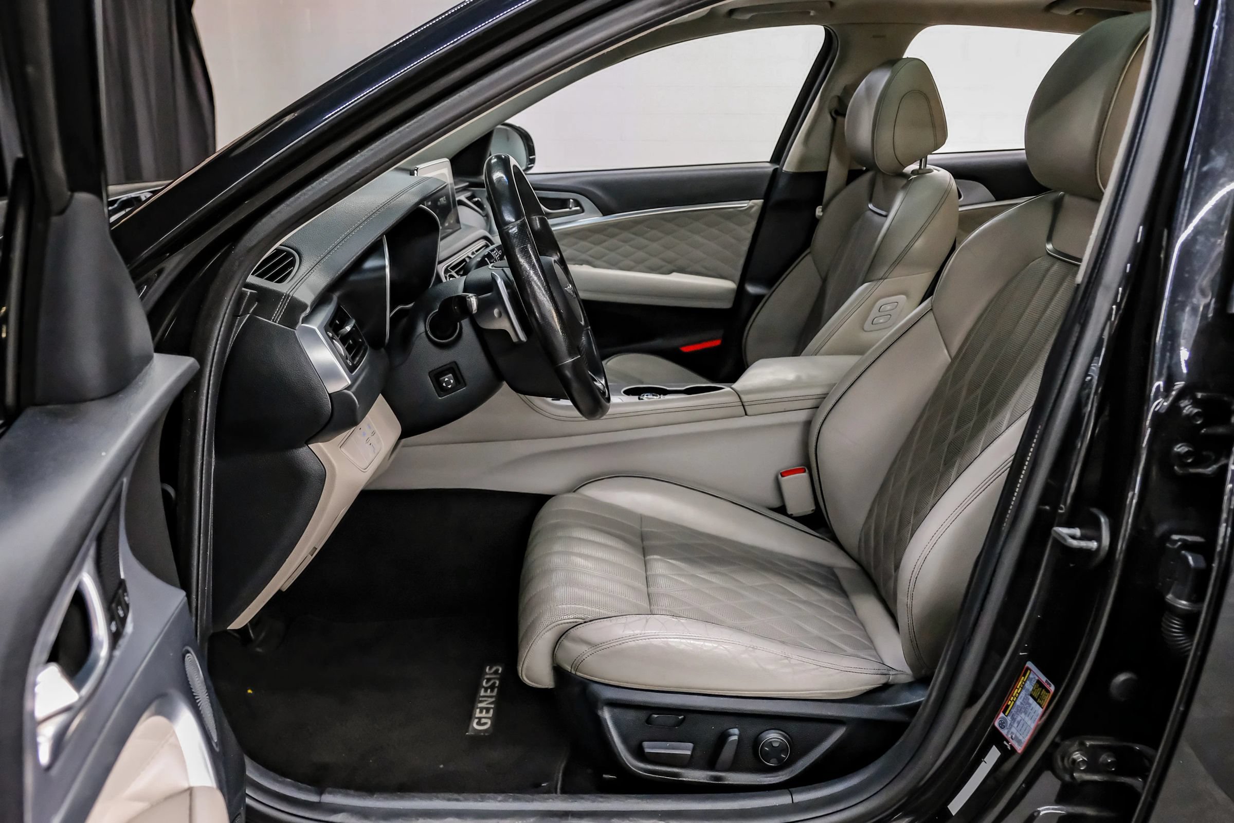 Used 2019 Genesis G70 2.0T Advanced w/ Dynamic Package AWD/4WD image 4