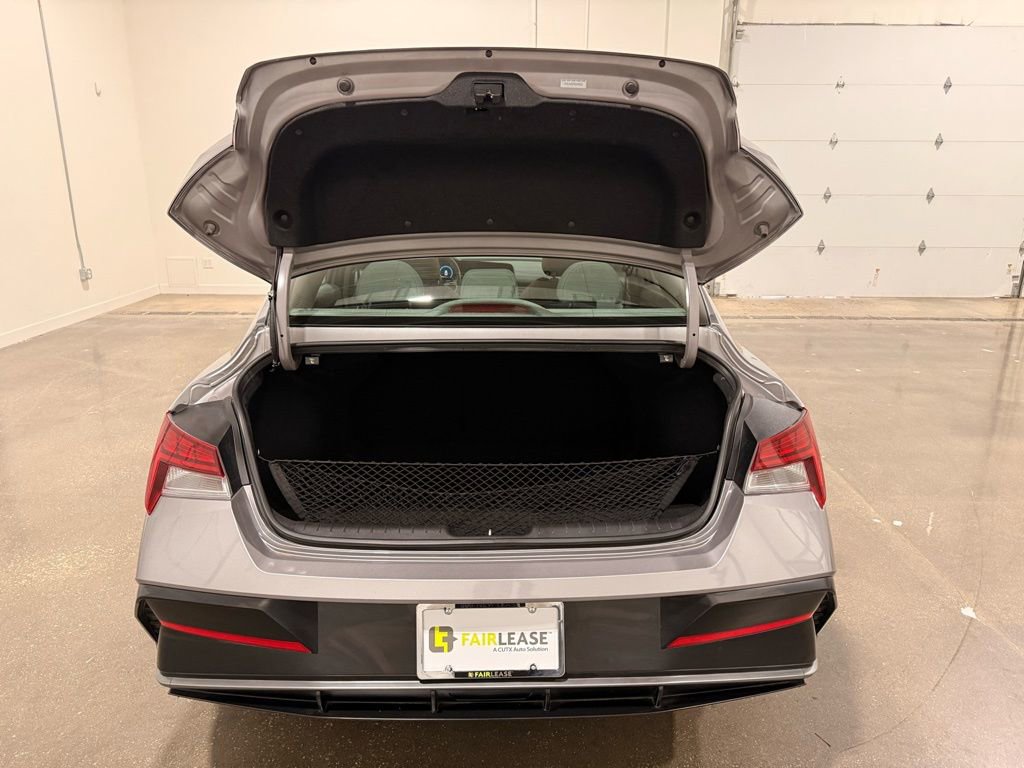 Used 2025 Hyundai Elantra SEL image 9