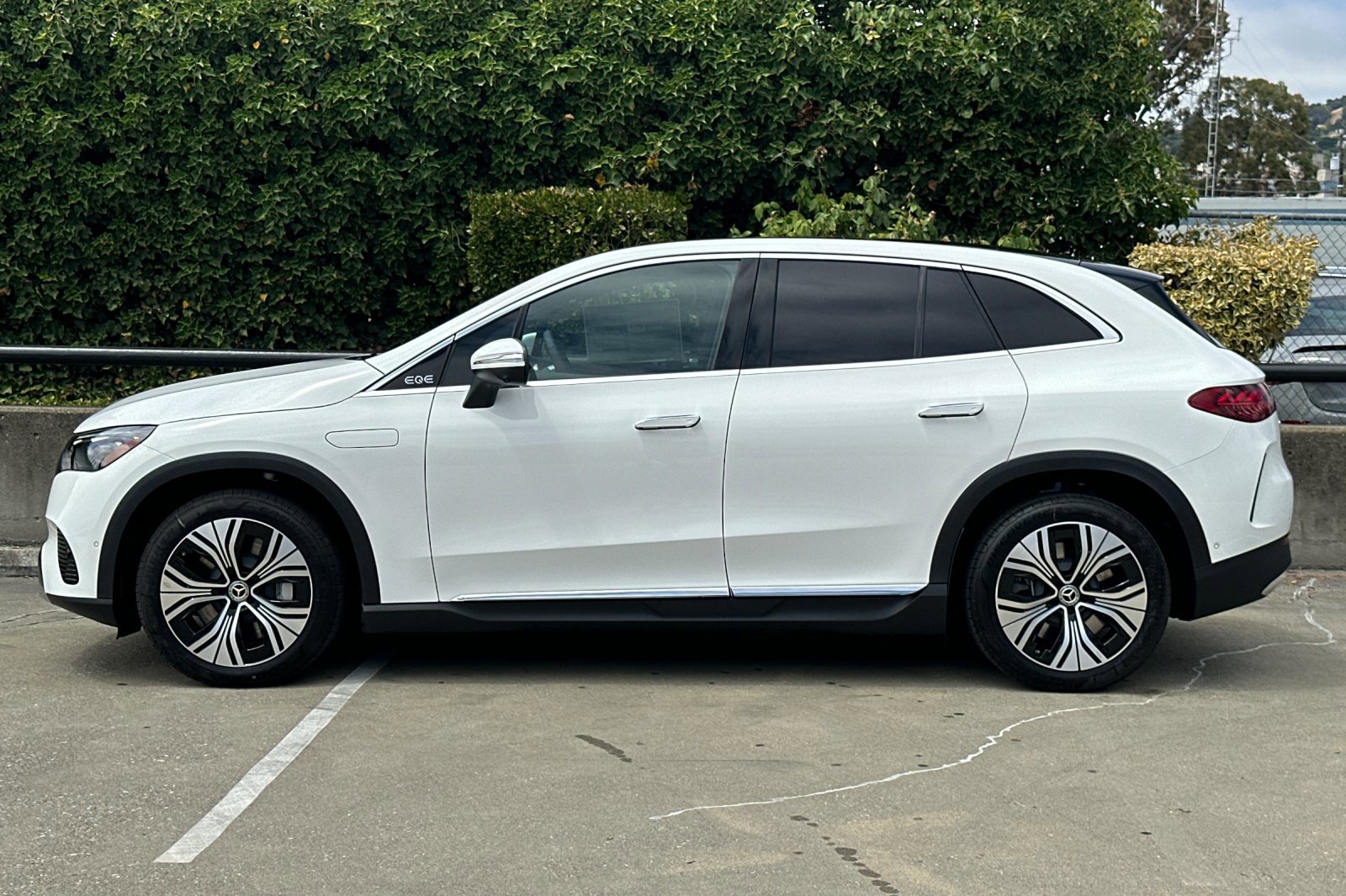 New 2025 Mercedes-Benz EQE 350+ 4MATIC SUV image 2