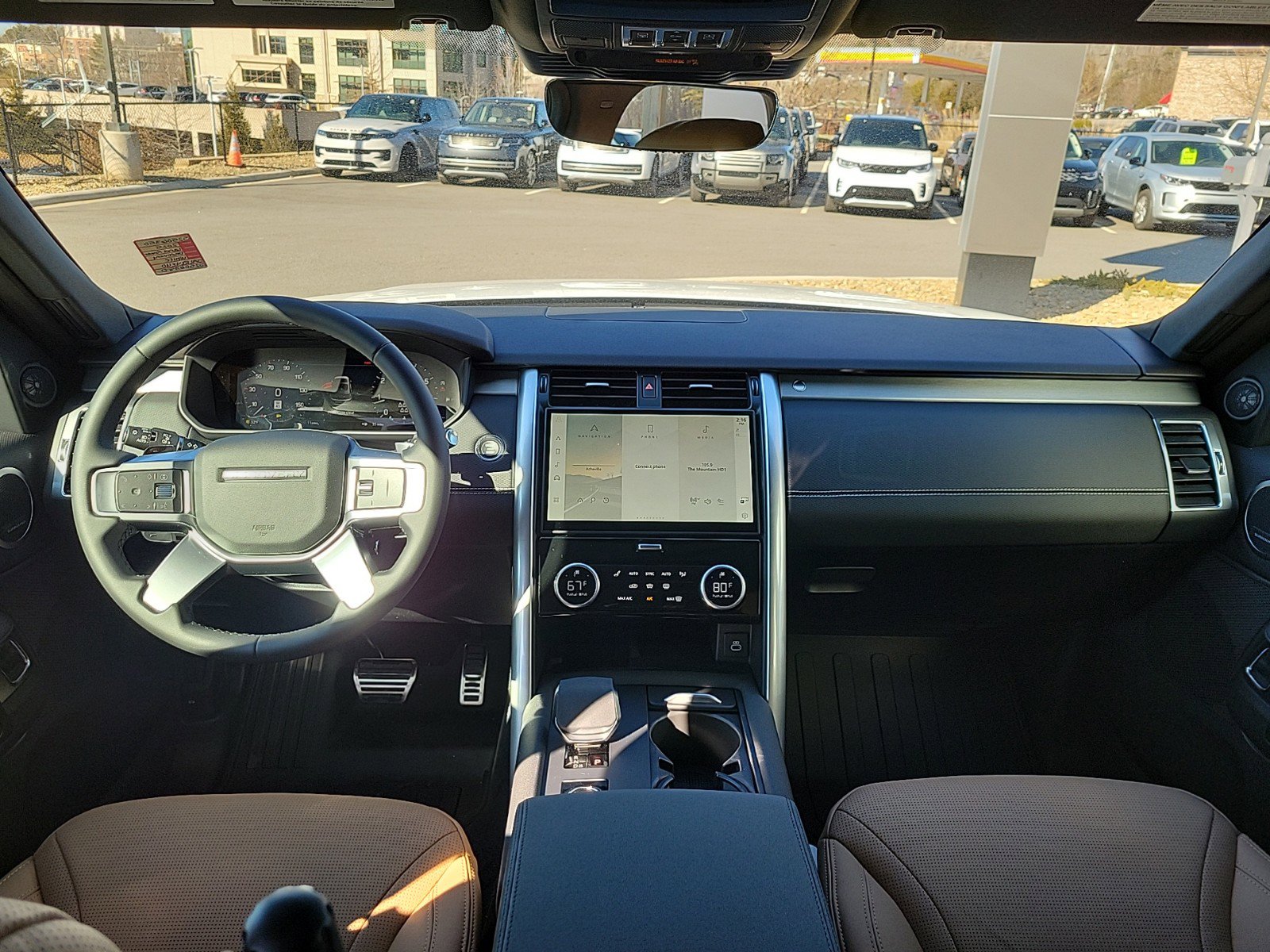 Certified 2025 Land Rover Discovery Dynamic SE AWD/4WD image 21
