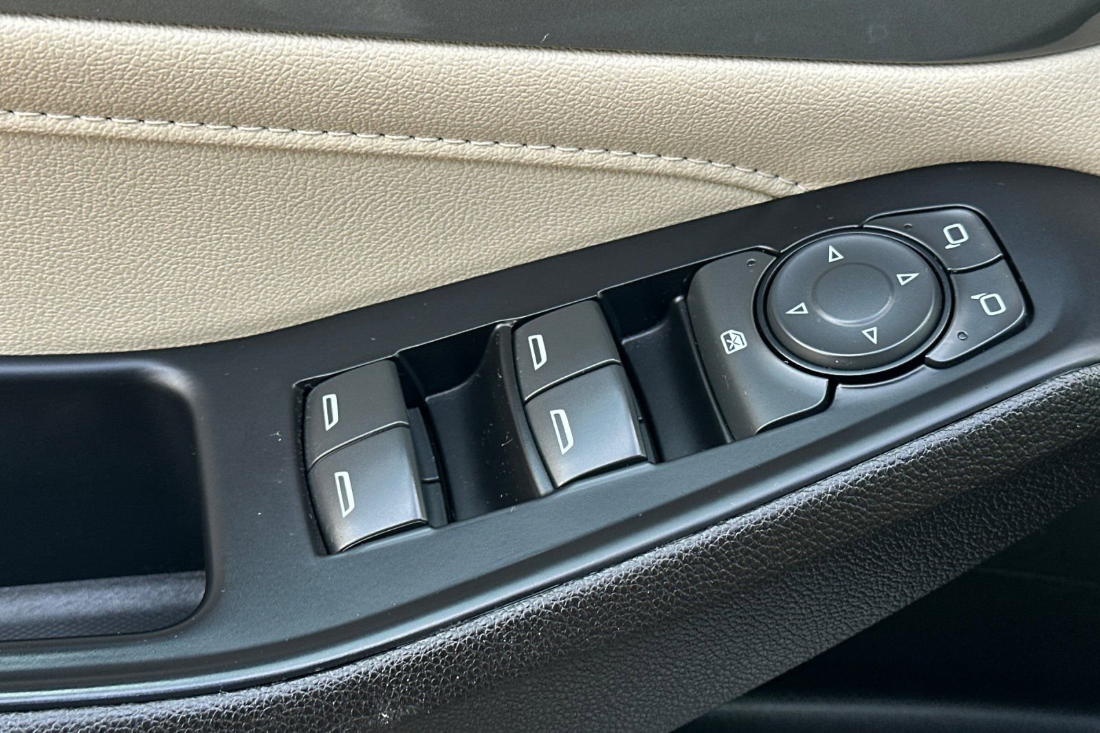 Certified 2023 Chevrolet Traverse LS w/ Midnight/Sport Edition image 12