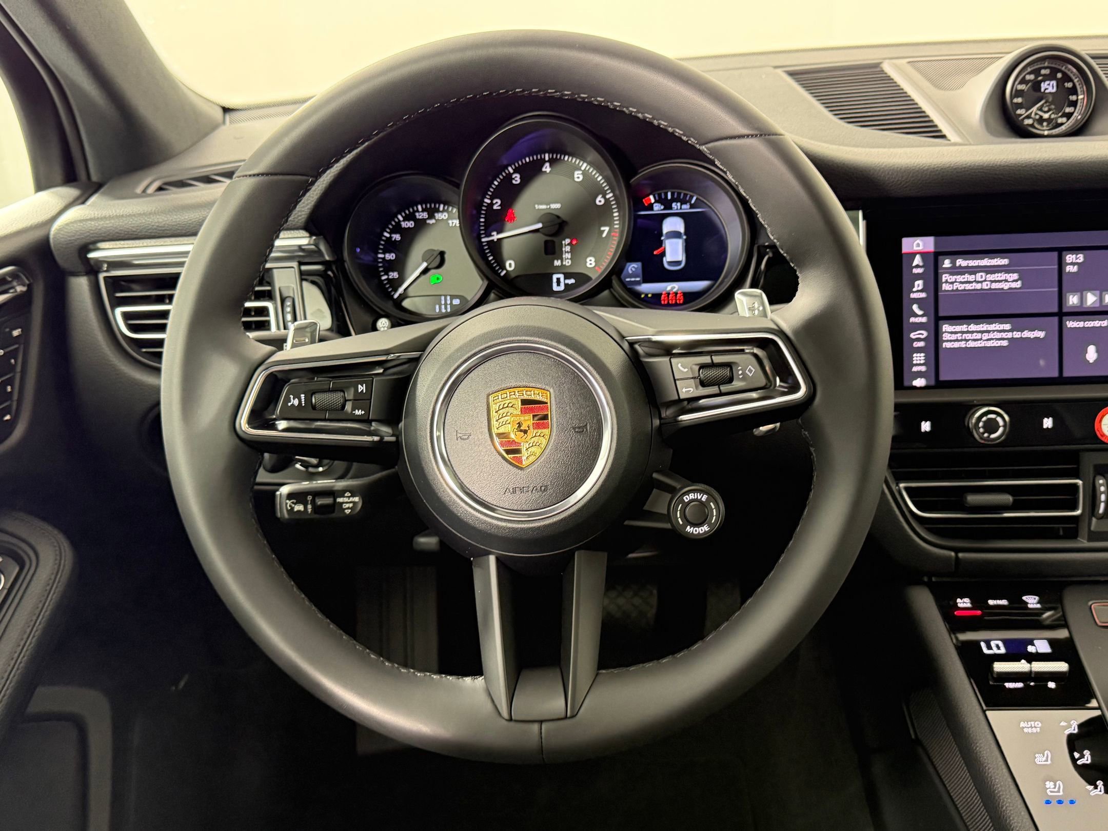 Certified 2026 Porsche Macan AWD/4WD image 18