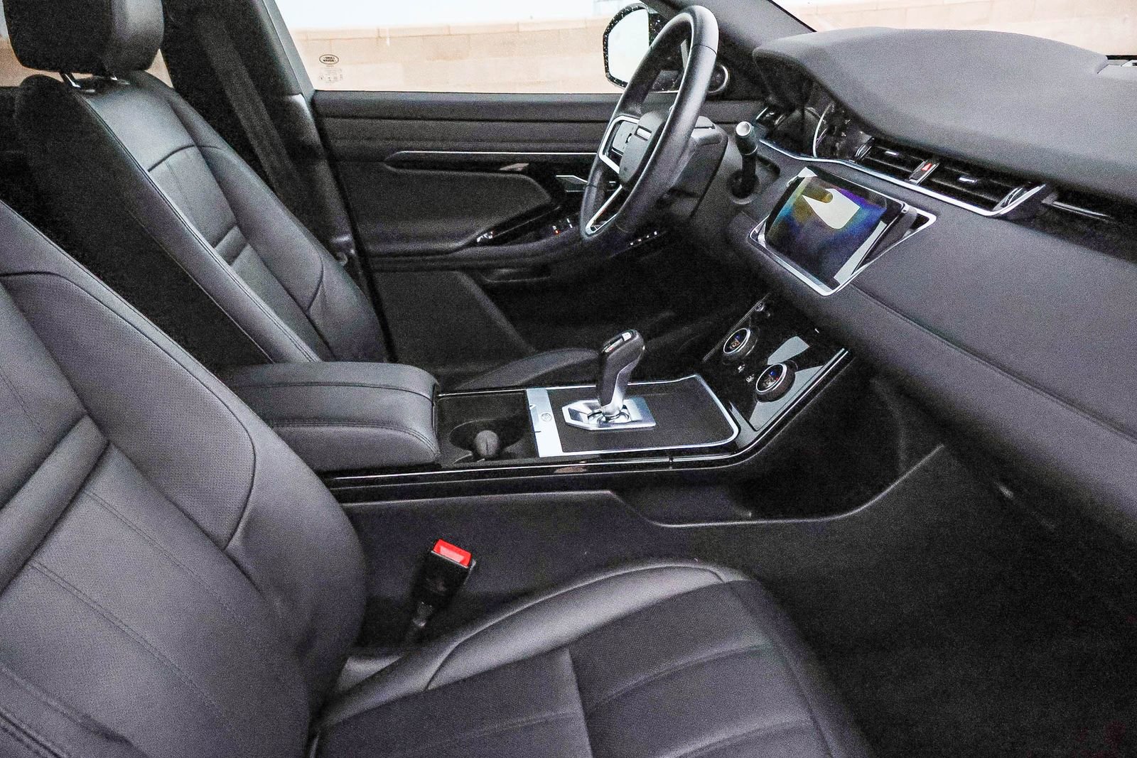 Certified 2023 Land Rover Range Rover Evoque SE image 17