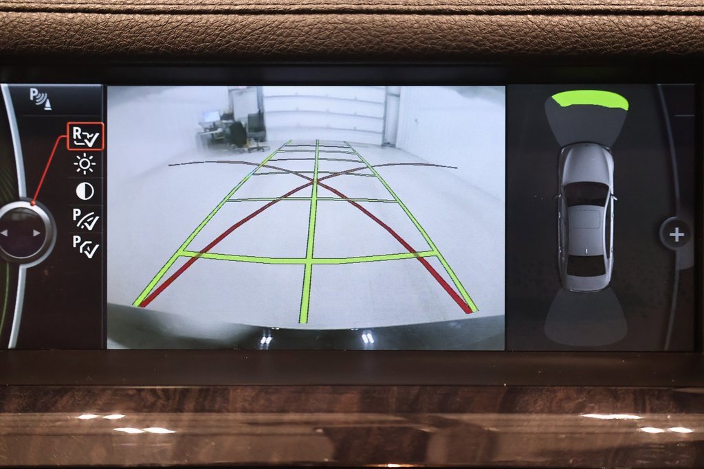 Used 2011 BMW 750Li xDrive image 31