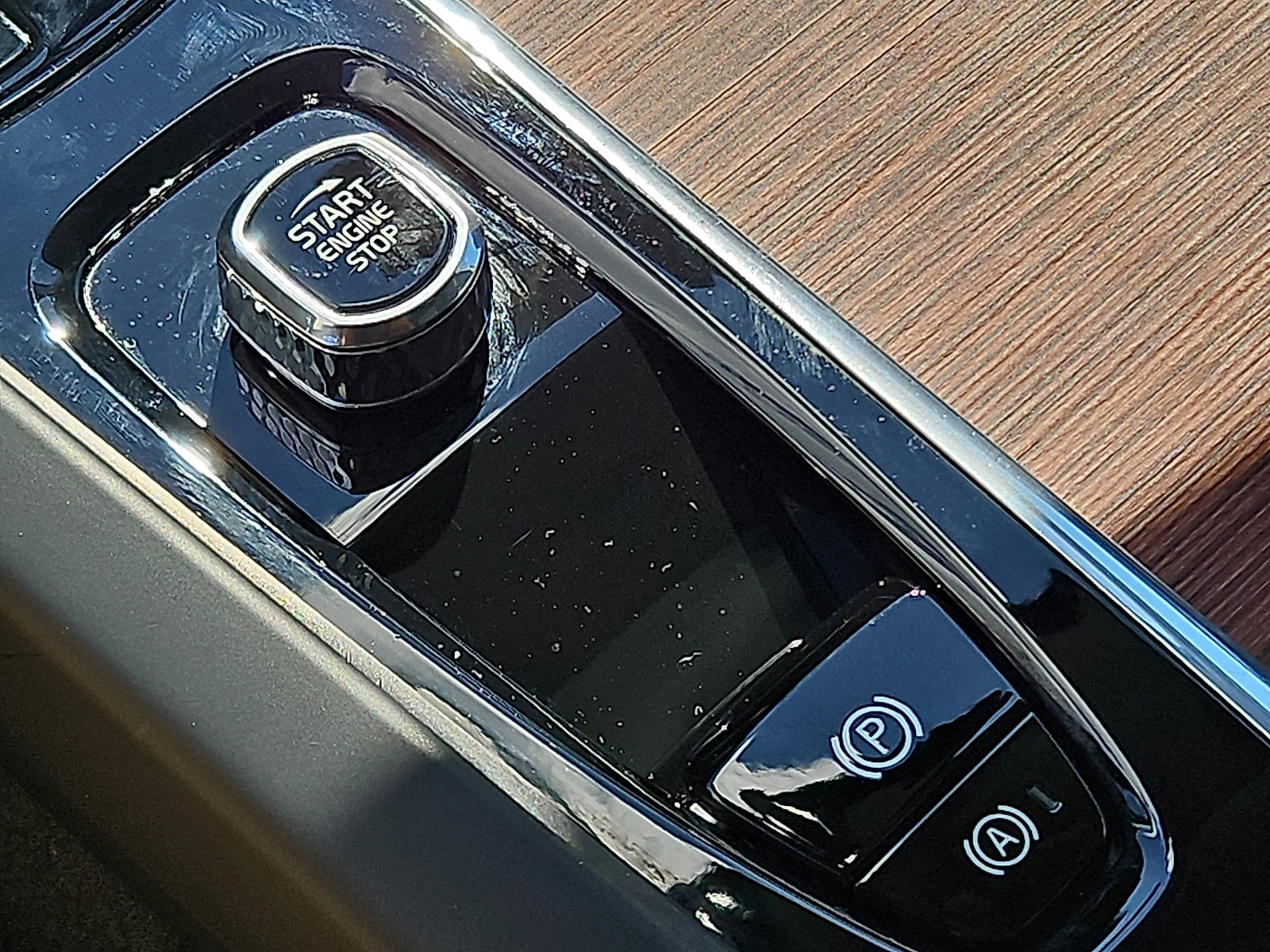 Certified 2023 Volvo XC60 B5 Plus w/ Climate Package image 24