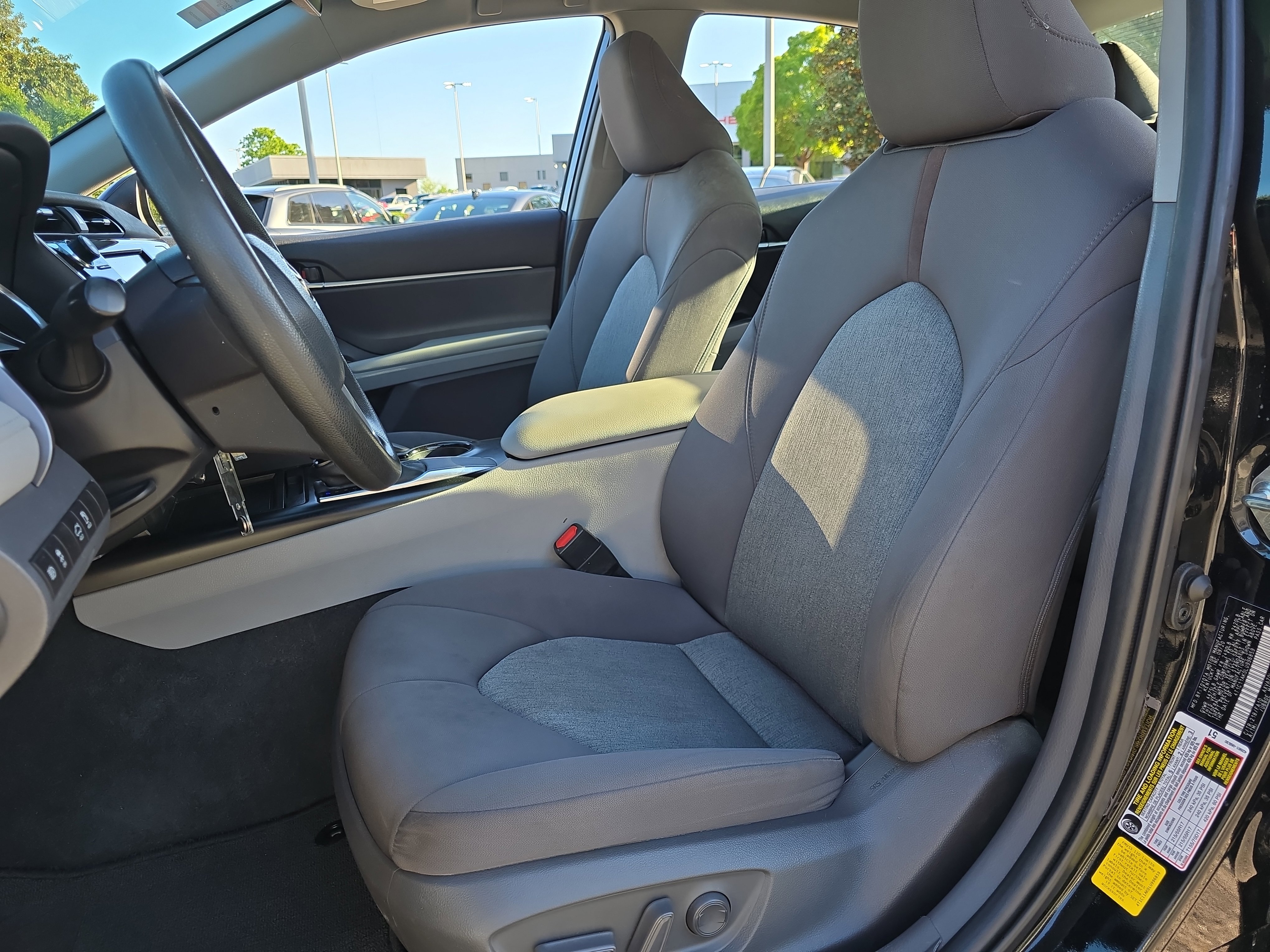 Used 2020 Toyota Camry LE FWD image 14