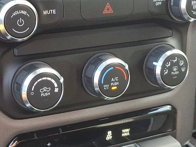 Used 2020 RAM 1500 Big Horn AWD/4WD image 14