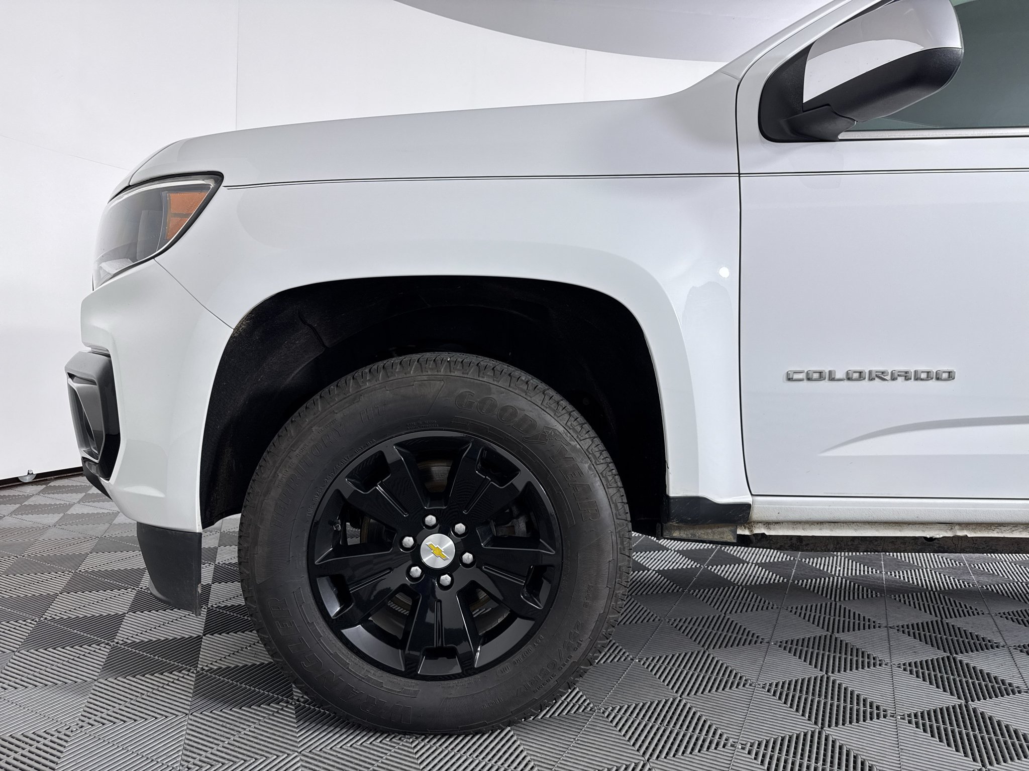 Used 2021 Chevrolet Colorado LT w/ LT Convenience Package AWD/4WD image 17