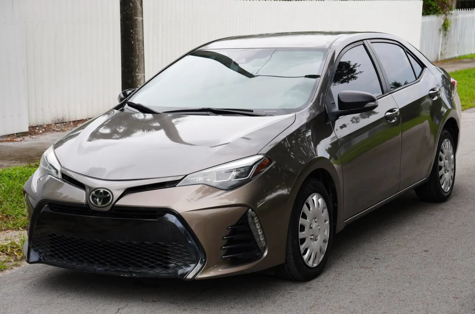 Used 2017 Toyota Corolla SE FWD image 5