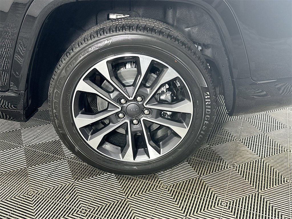 New 2025 Jeep Grand Cherokee L Overland w/ Luxury Tech Group IV image 17