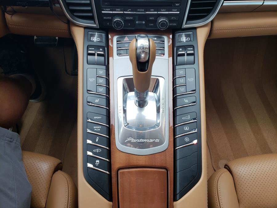 Used 2011 Porsche Panamera Turbo image 17