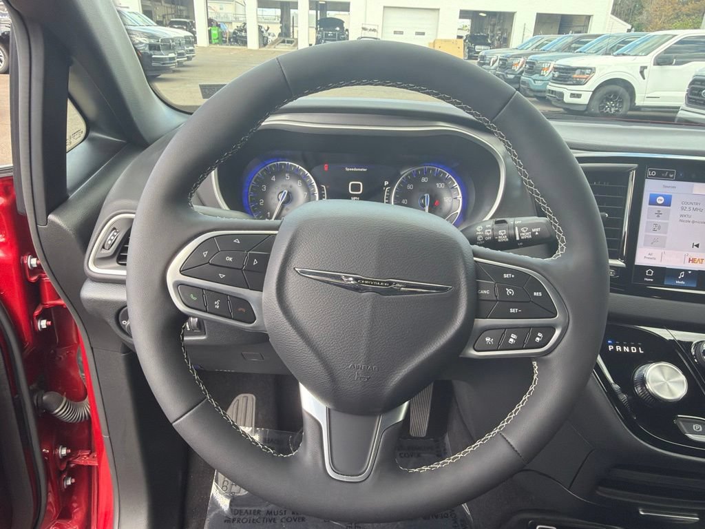 Used 2026 Chrysler Voyager LX FWD image 21