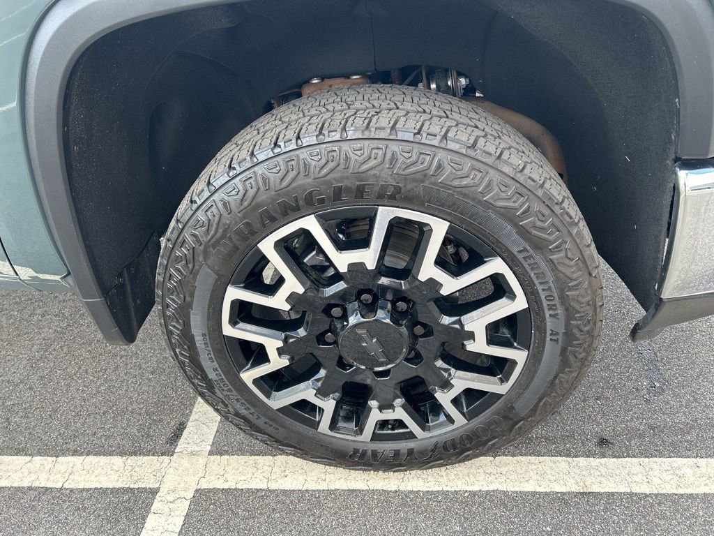 Used 2025 Chevrolet Silverado 2500 LTZ w/ LTZ Convenience Package image 10