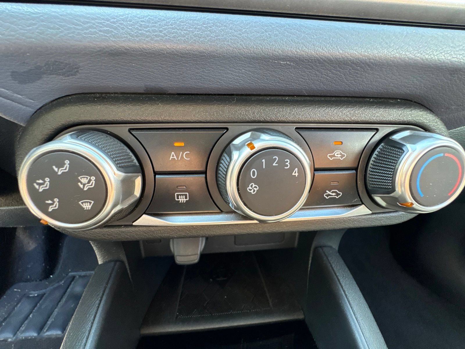 Used 2024 Nissan Versa SV FWD image 21