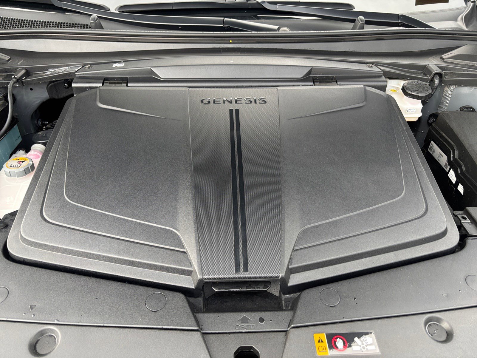 Used 2024 Genesis GV60 RWD image 17