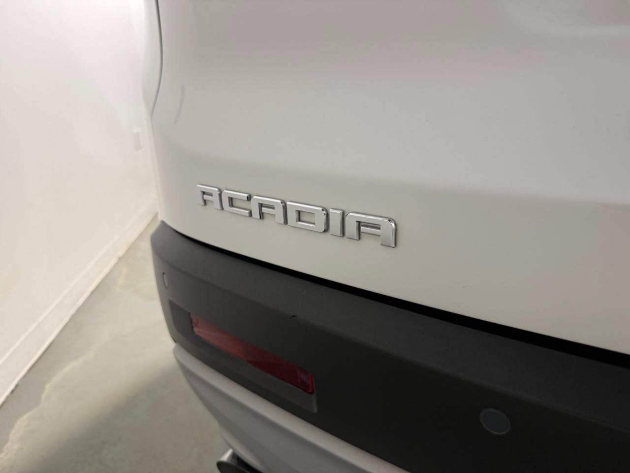 Used 2017 GMC Acadia SLT AWD/4WD image 25