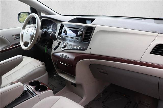 Used 2012 Toyota Sienna XLE FWD image 29