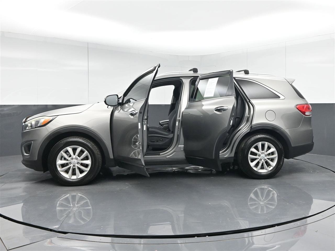Used 2017 Kia Sorento LX w/ LX Convenience Package FWD image 40