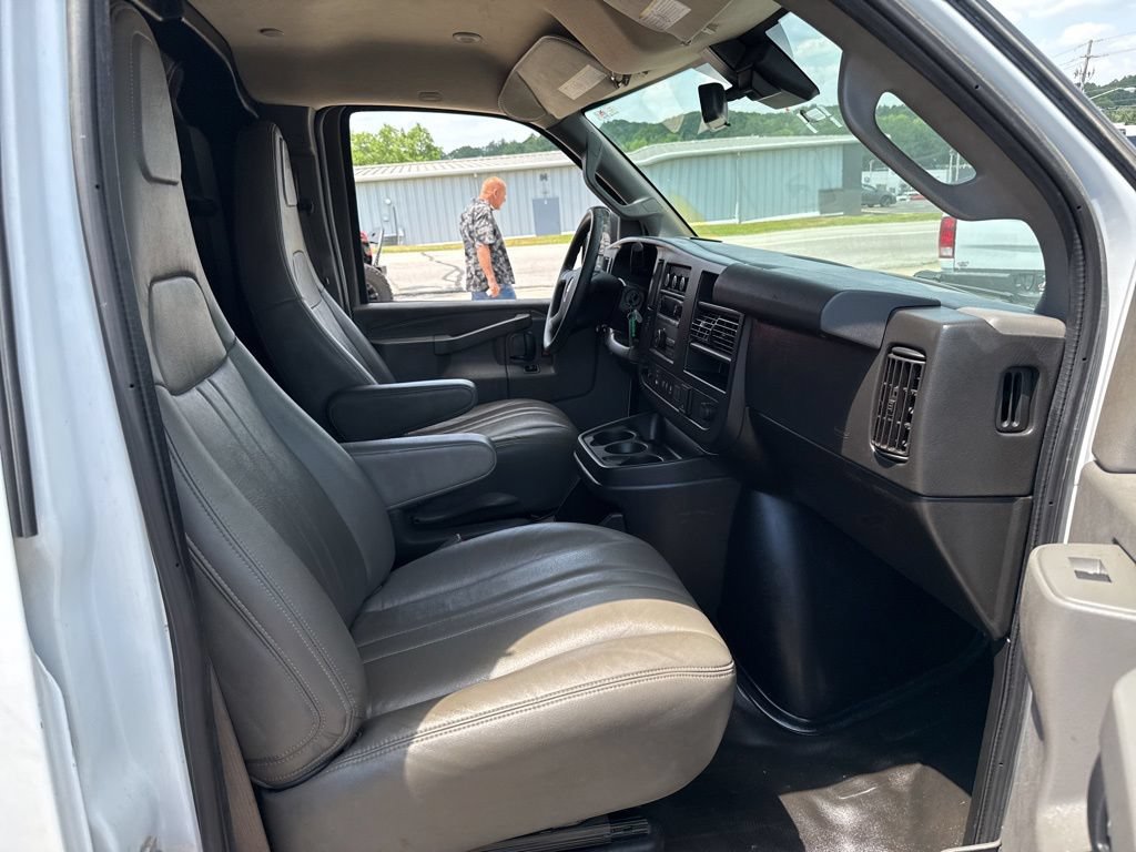 Used 2021 Chevrolet Express 3500 w/ Driver Convenience Package RWD image 39