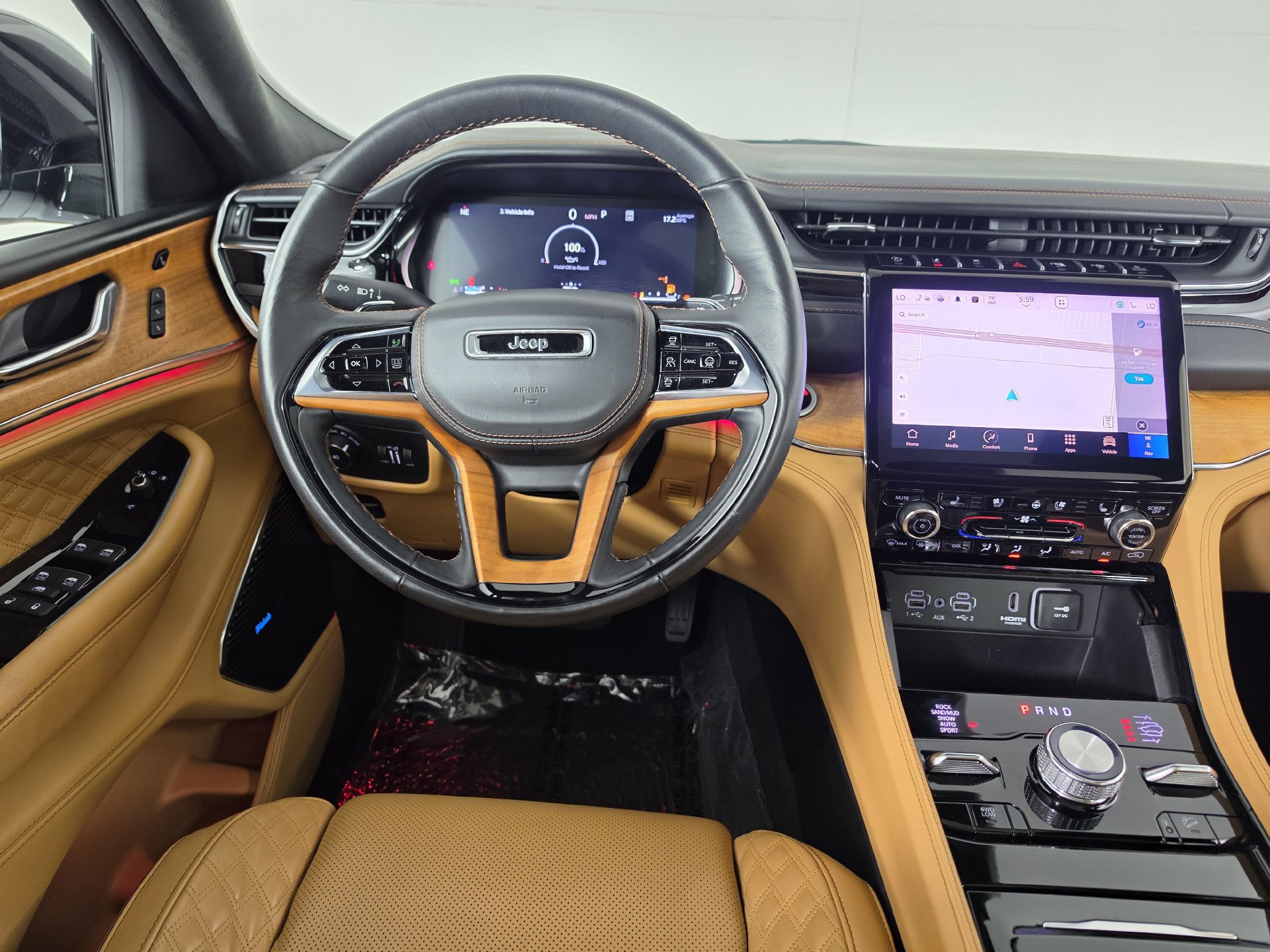 Used 2024 Jeep Grand Cherokee Summit AWD/4WD image 28