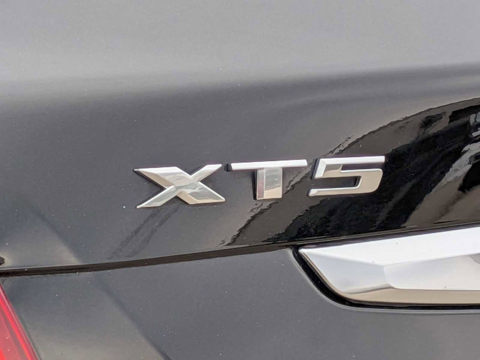 Used 2017 Cadillac XT5 Platinum image 12