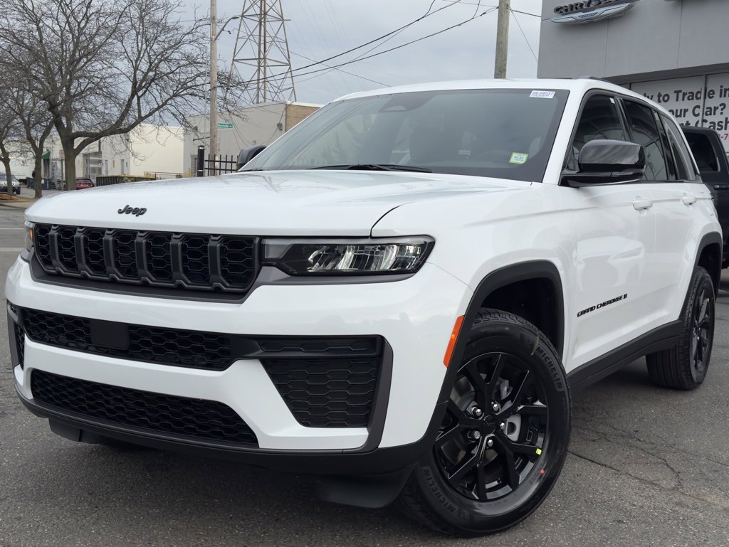 New 2026 Jeep Grand Cherokee Laredo image 3