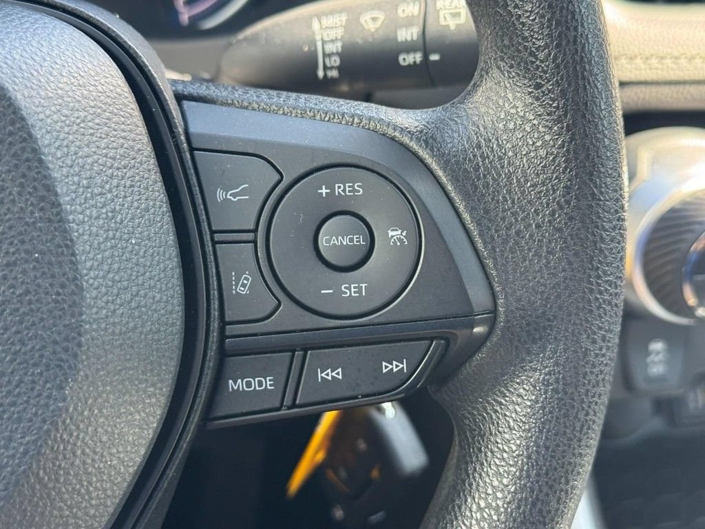 Certified 2025 Toyota RAV4 LE AWD/4WD image 27