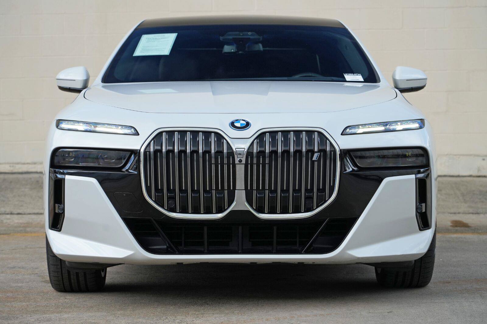 Used 2023 BMW i7 xDrive60 w/ Executive Package 2 AWD/4WD image 6
