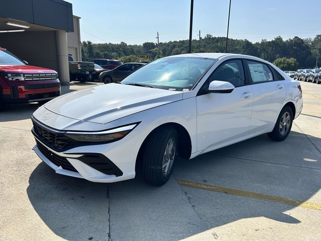 New 2026 Hyundai Elantra SE FWD image 7