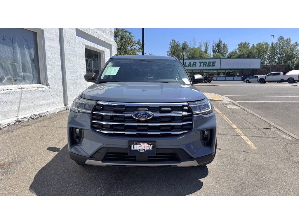 Used 2025 Ford Explorer Active w/ Active Comfort Package image 2