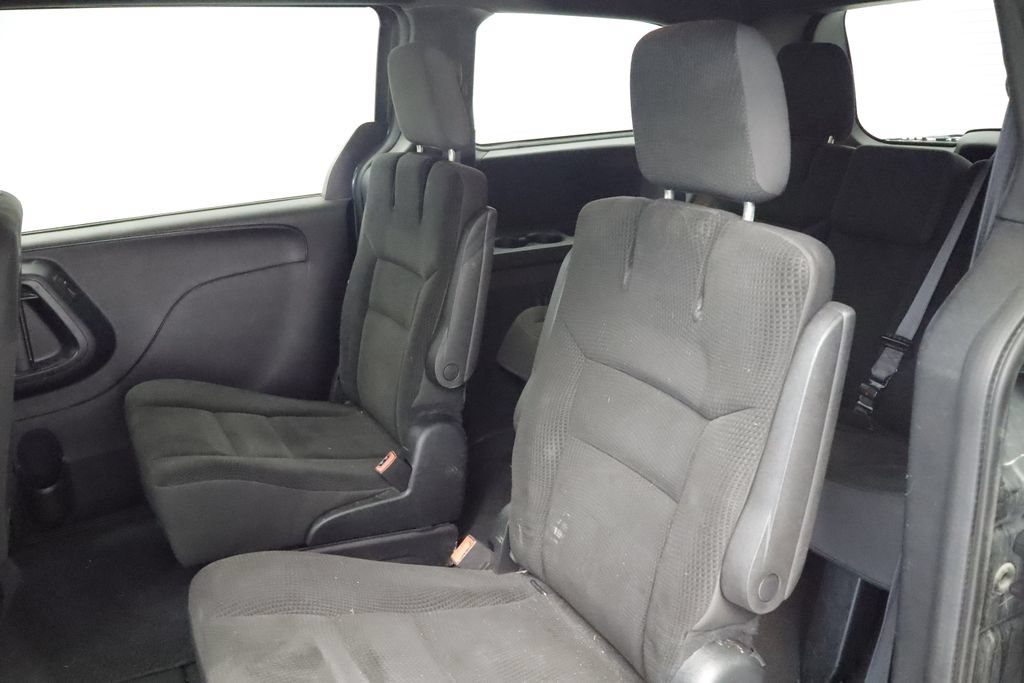 Used 2018 Dodge Grand Caravan SE FWD image 14