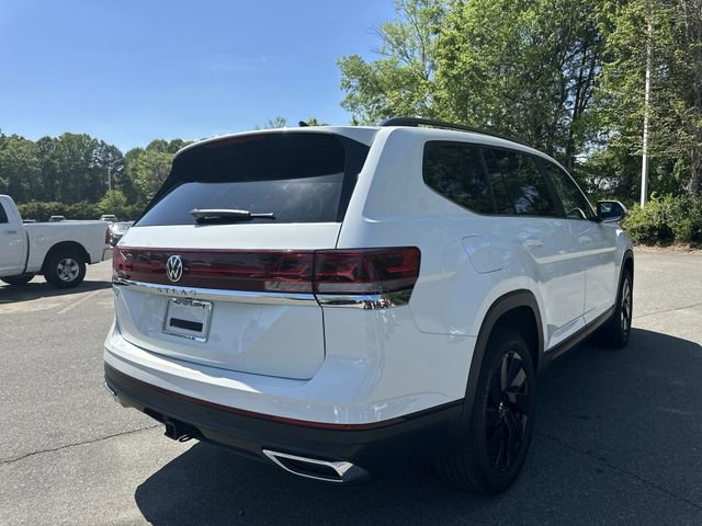 Used 2025 Volkswagen Atlas SE w/ Black Wheel Package FWD image 5