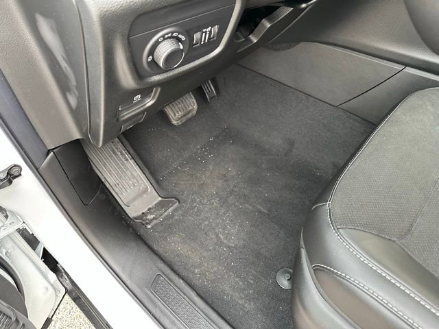 New 2025 Jeep Grand Cherokee Altitude image 12