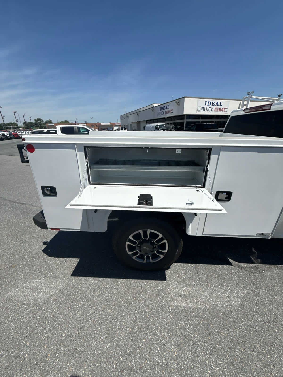 New 2026 GMC Sierra 3500 SLE w/ SLE Convenience Package AWD/4WD image 43