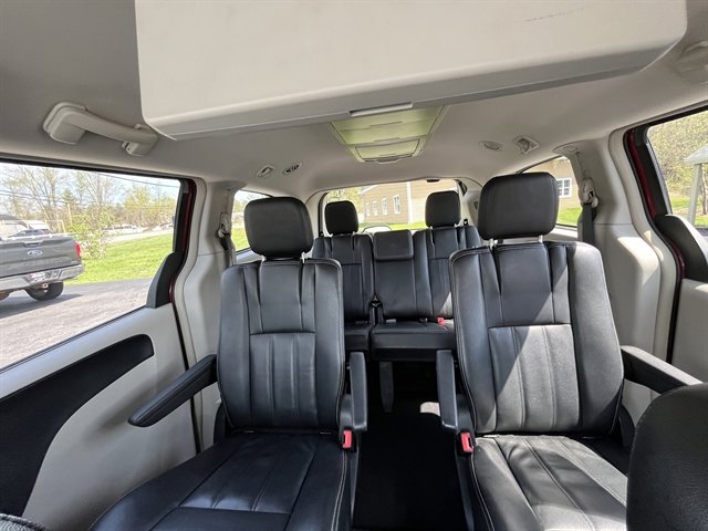 Used 2014 Chrysler Town & Country Touring FWD image 29