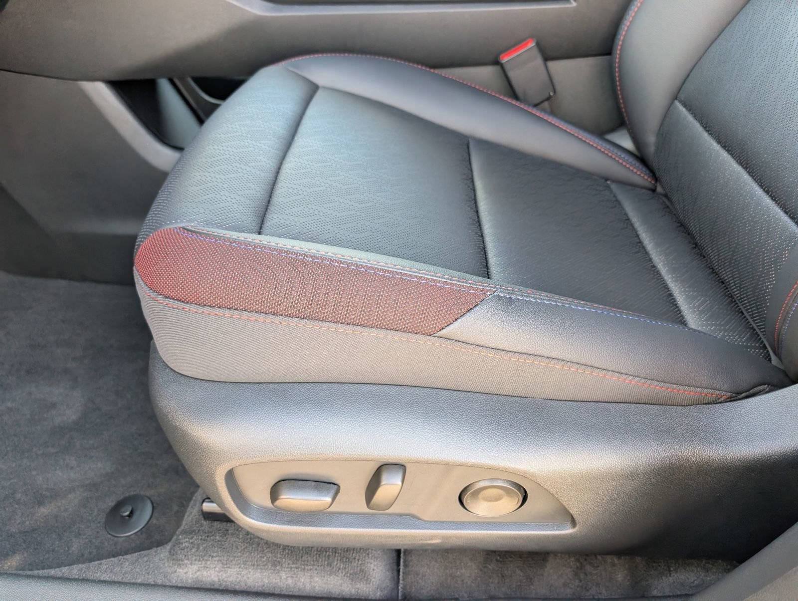 New 2026 Chevrolet Equinox RS w/ Convenience Package III FWD image 8