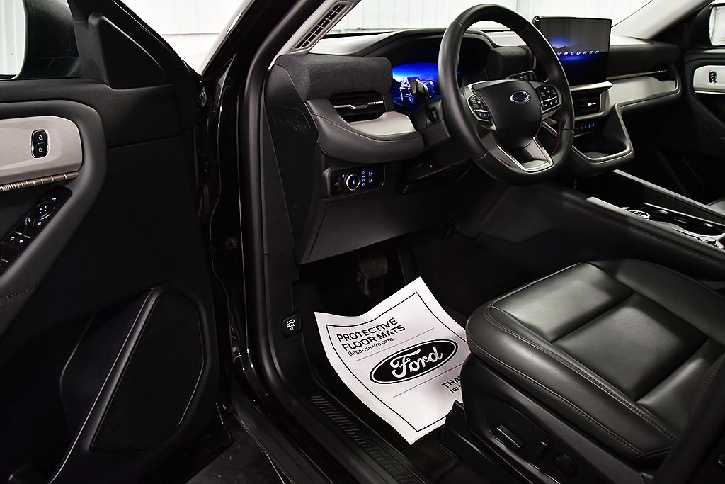 Used 2025 Ford Explorer Active w/ Active Comfort Package AWD/4WD image 14