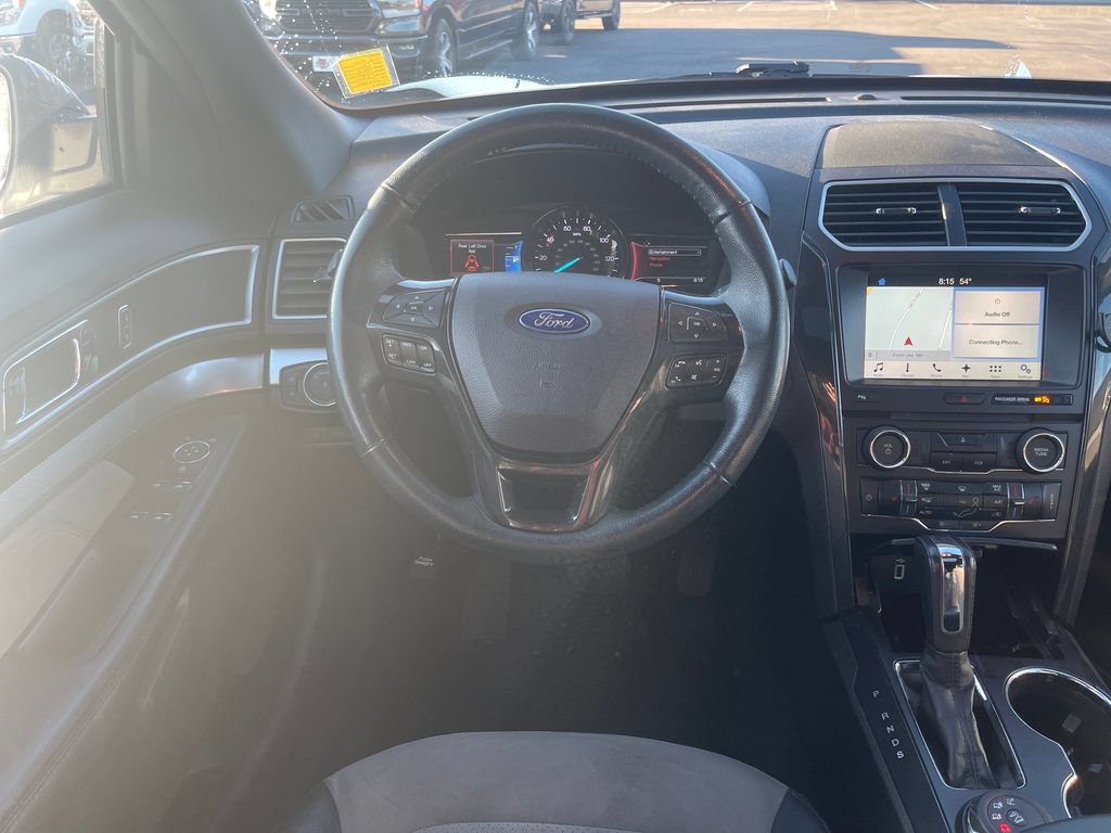 Used 2017 Ford Explorer XLT w/ Equipment Group 202A AWD/4WD image 20