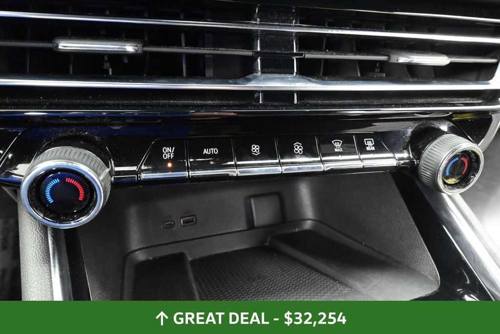 Used 2024 Chevrolet Traverse LT FWD image 46