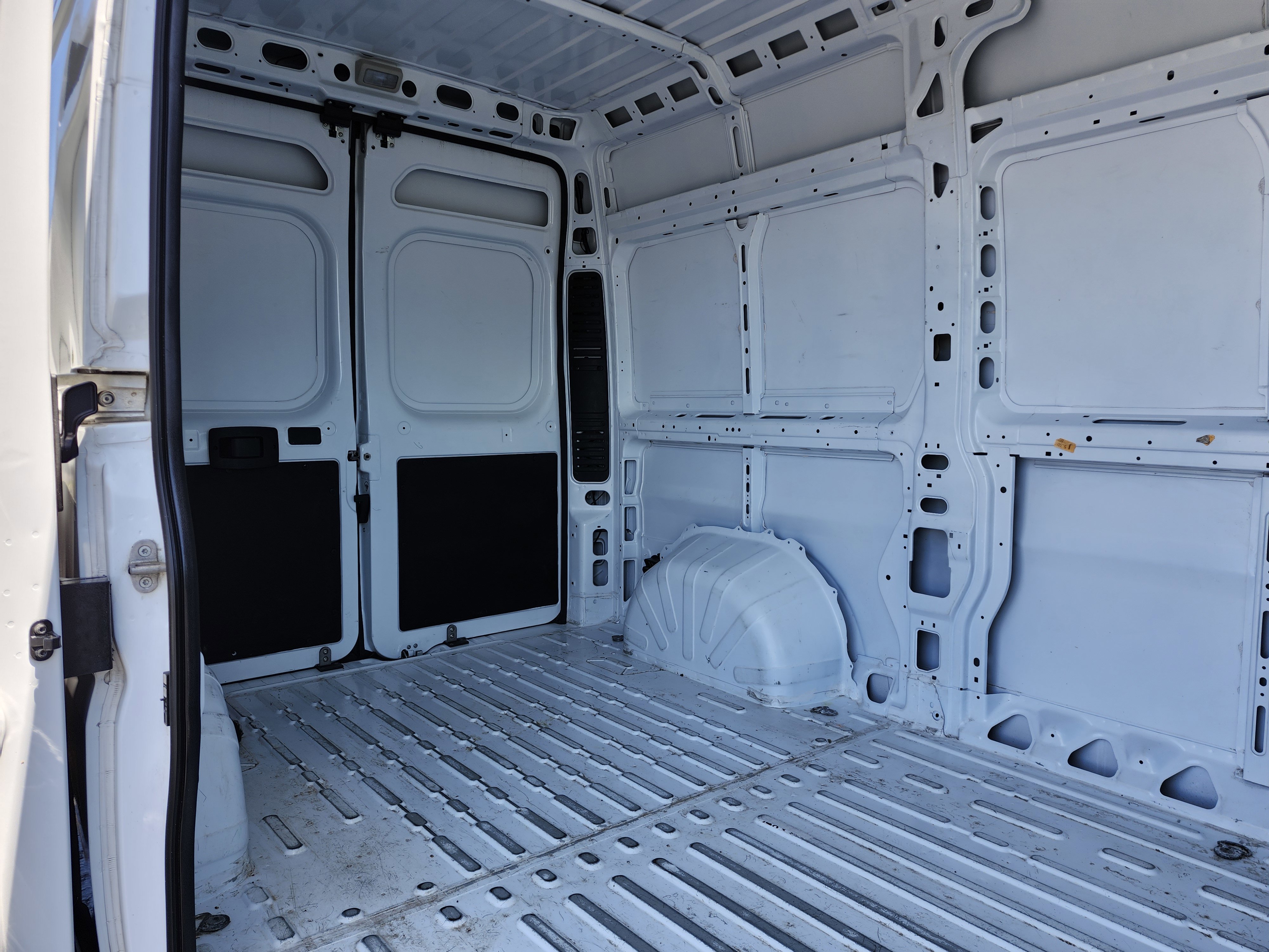 Used 2025 RAM ProMaster 2500 w/ Safety Group FWD image 19