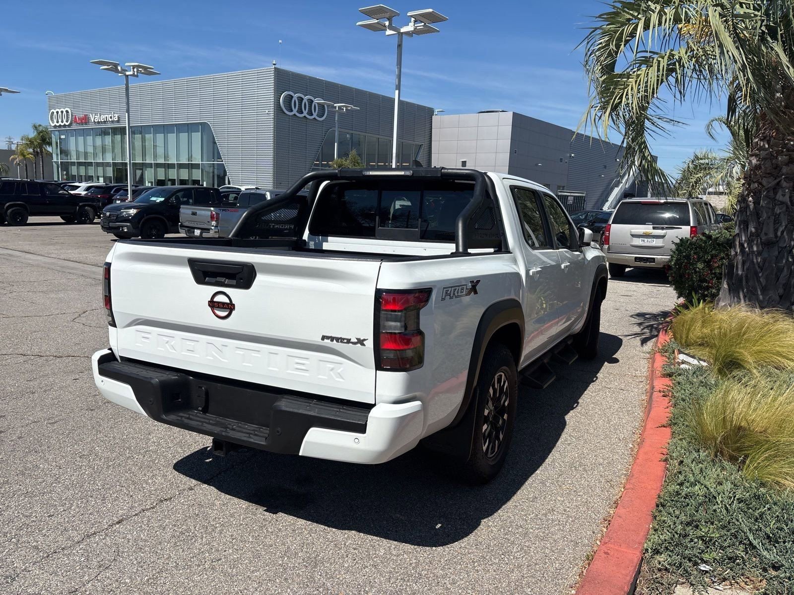 Used 2022 Nissan Frontier Pro-X image 3