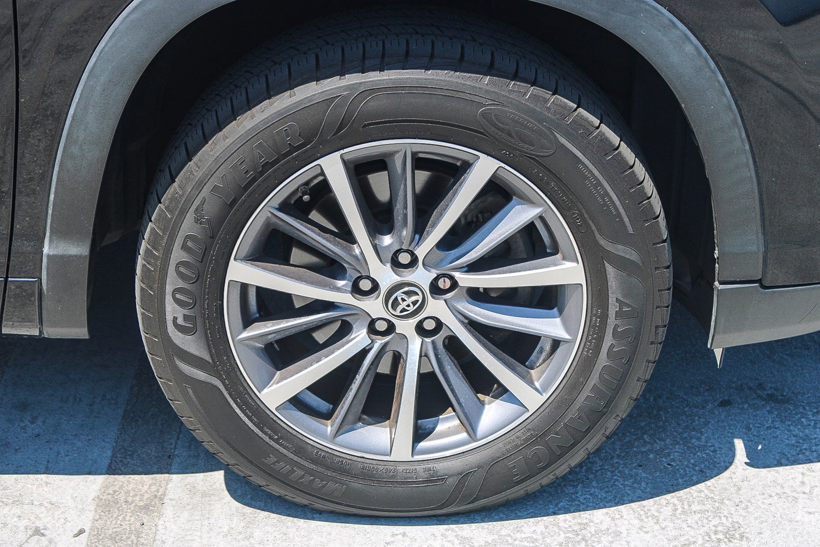 Used 2017 Toyota Highlander XLE w/ Carpet Mat Package FWD image 17