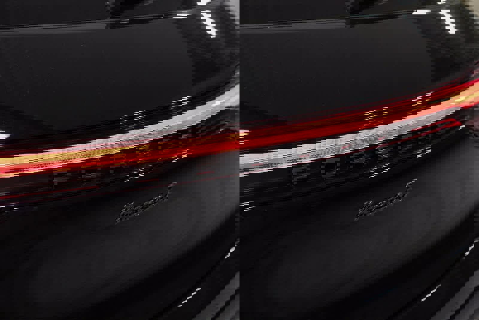 Certified 2025 Porsche Macan Turbo image 35