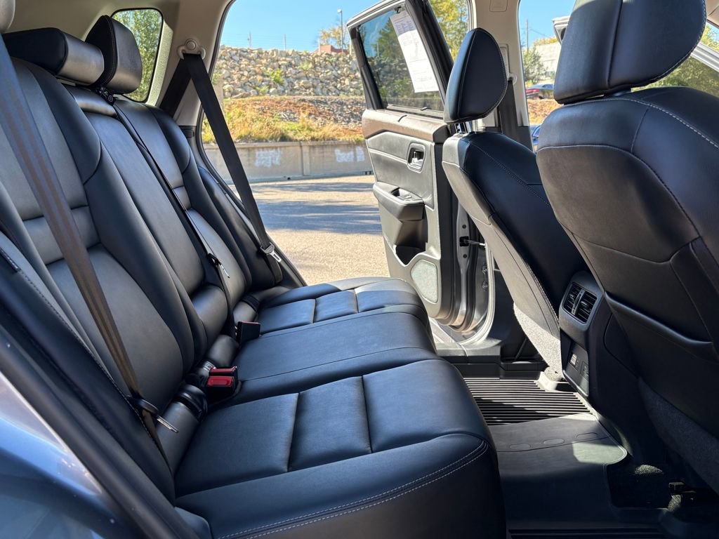 Used 2023 Nissan Rogue SL w/ SL Premium Package image 15